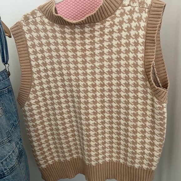 Sweater vest - Picture 3 of 3